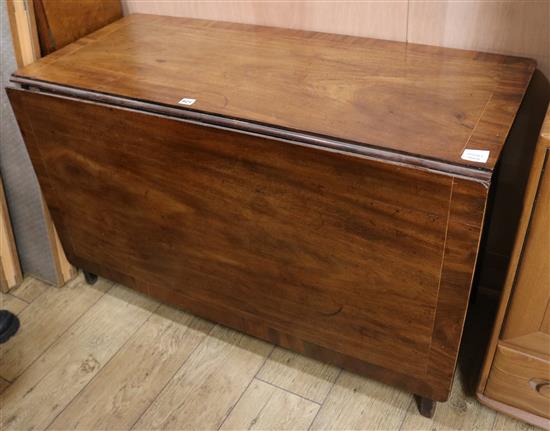 A George III inlaid mahogany single drop leaf table W.117cm